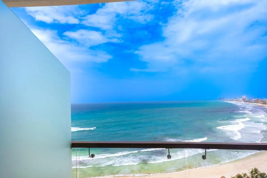 Altitude at Krystal Grand Cancun: another view