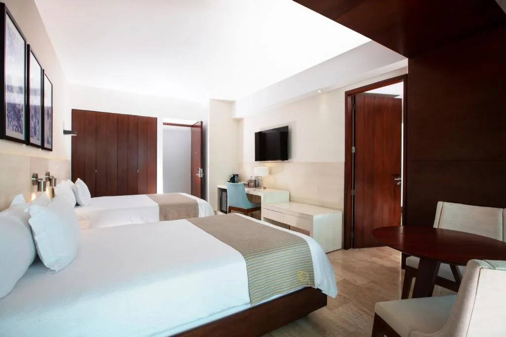 Altitude at Krystal Grand Cancun: another view