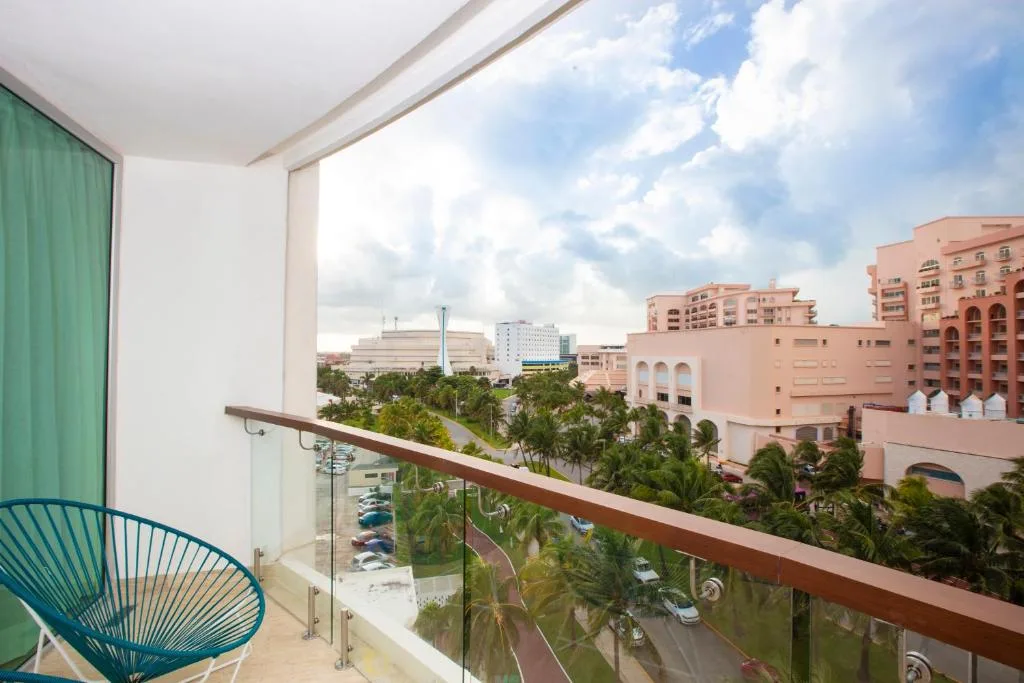 Altitude at Krystal Grand Cancun: another view