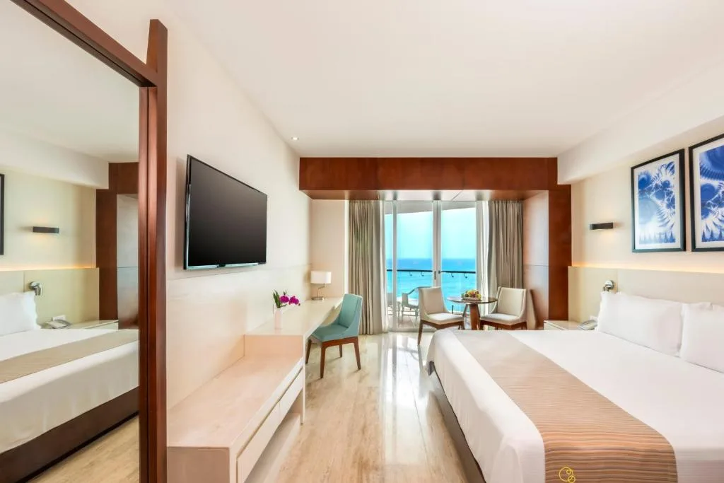 Altitude at Krystal Grand Cancun: another view