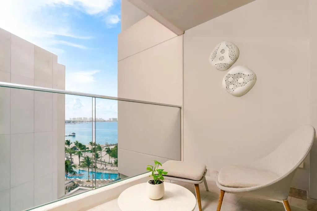 Amare Cancun Adults Only All-Inclusive Resort, Curio Hilton: another view
