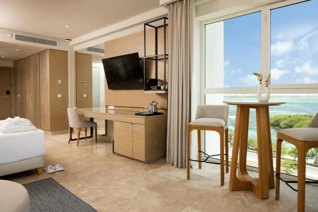 Amare Cancun Adults Only All-Inclusive Resort, Curio Hilton: another view