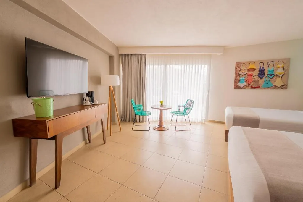 Hotel Amares Acapulco: another view