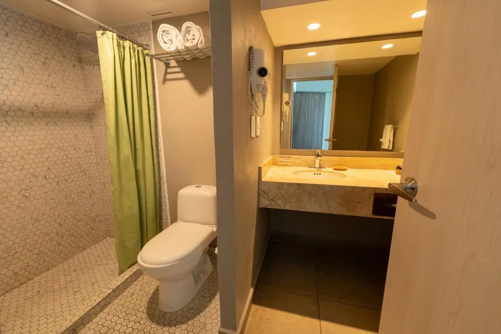 Hotel Amares Acapulco: another view