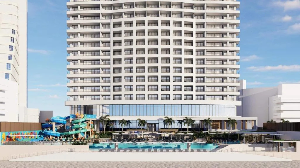 Beach Palace: another view