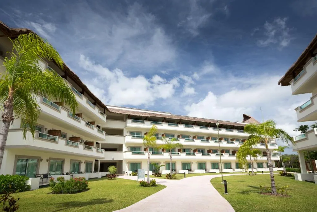 BlueBay Grand Esmeralda: another view