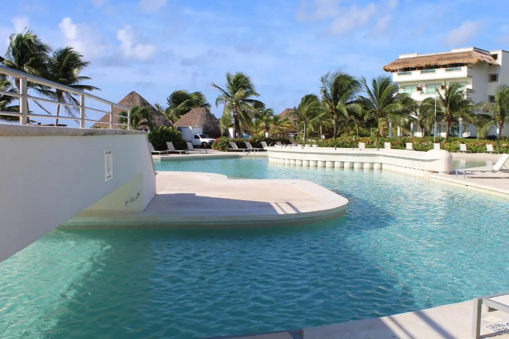 BlueBay Grand Esmeralda: another view
