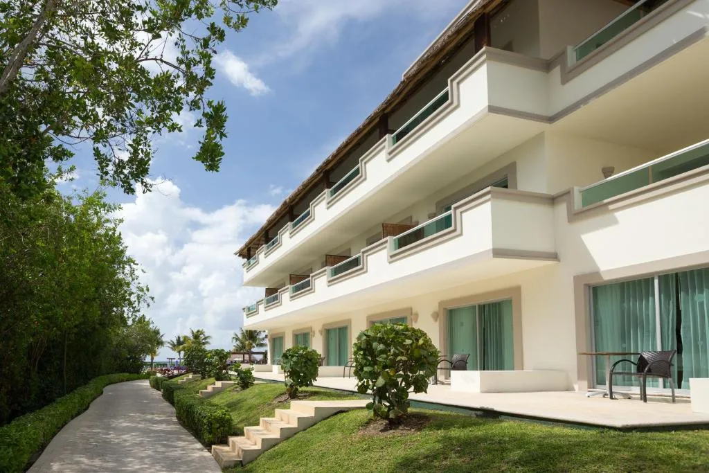 BlueBay Grand Esmeralda: another view