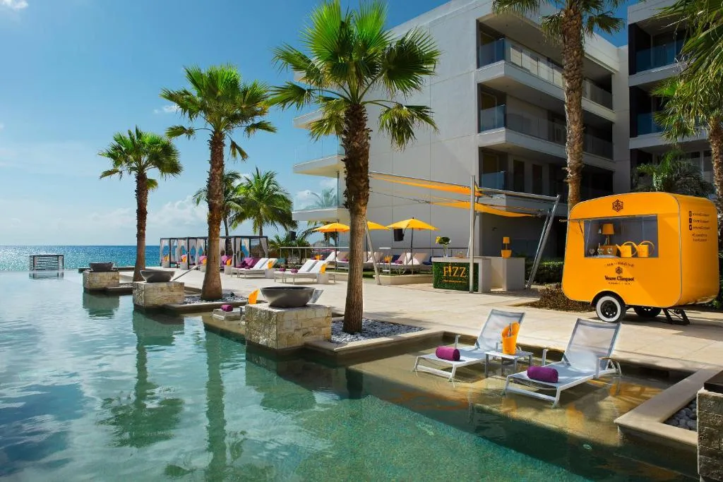 Breathless Riviera Cancun Resort & Spa: another view