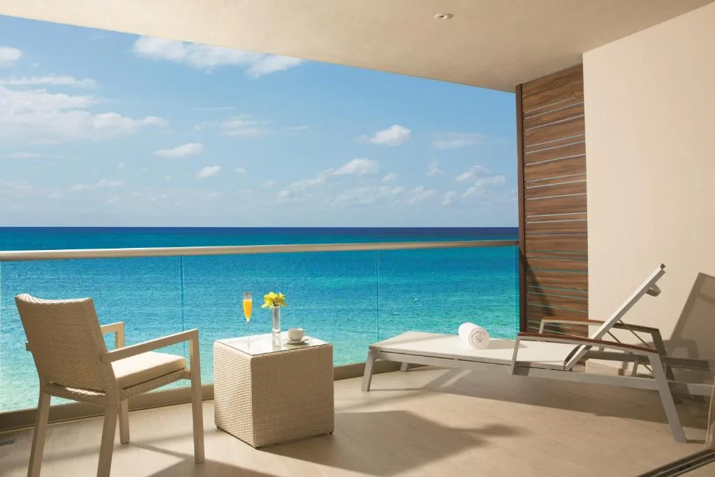 Breathless Riviera Cancun Resort & Spa: another view