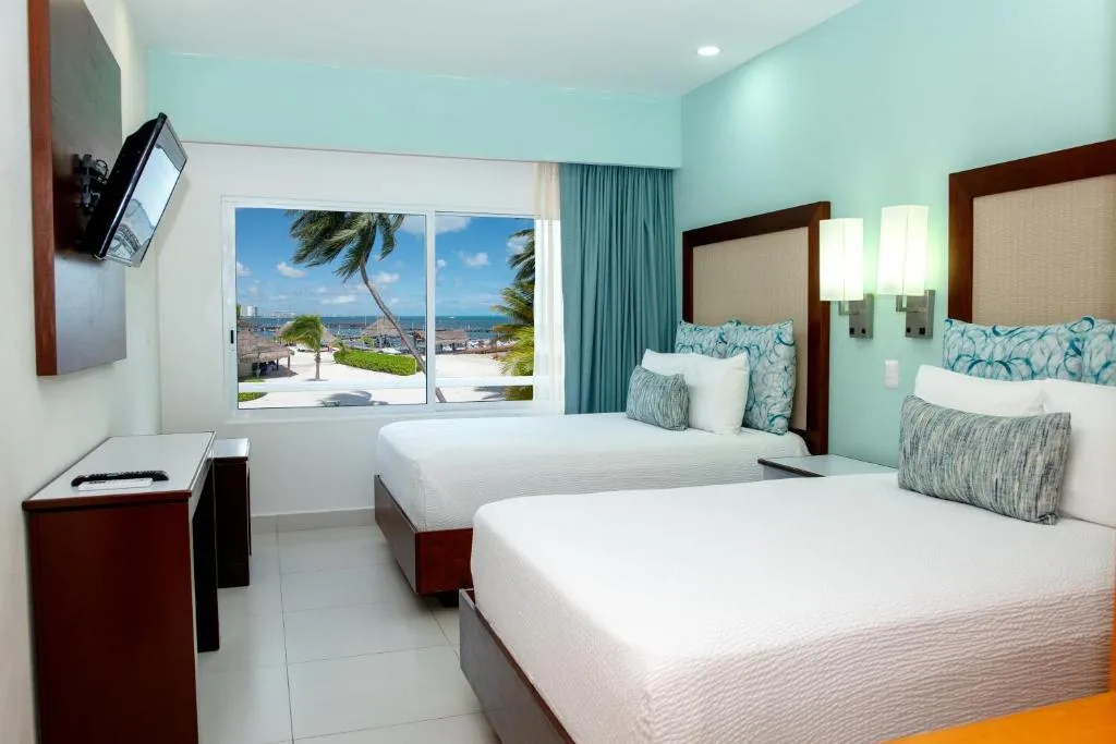 Cancun Bay: another view