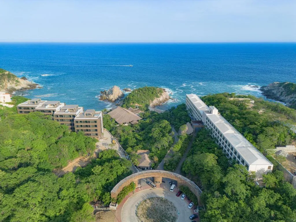 Coral Blue Huatulco: another view