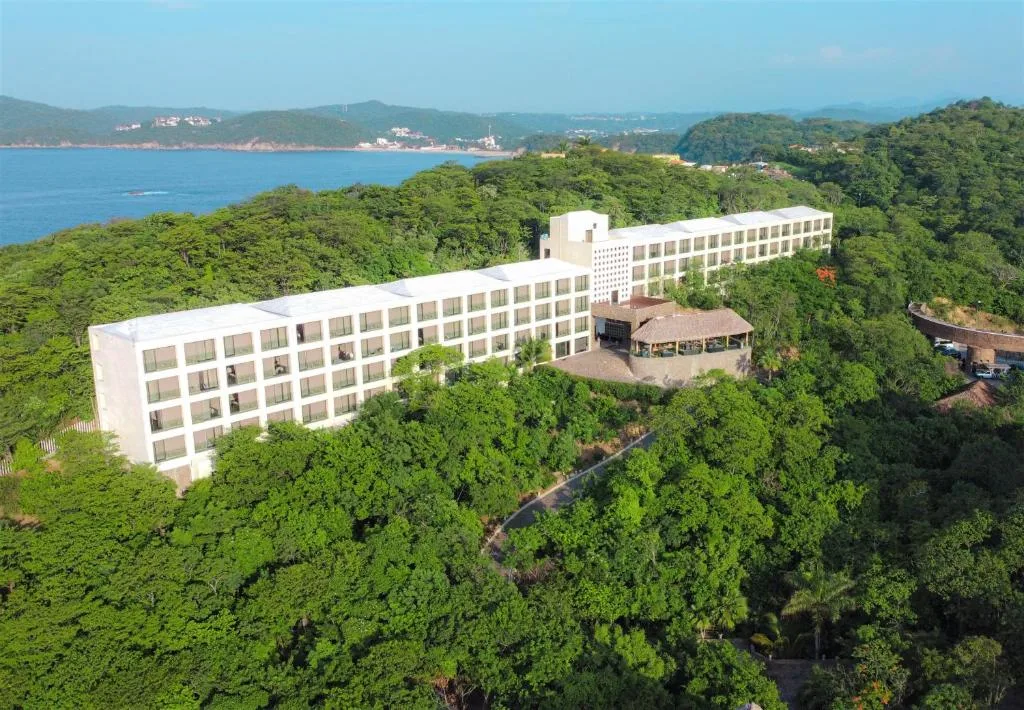 Coral Blue Huatulco: another view