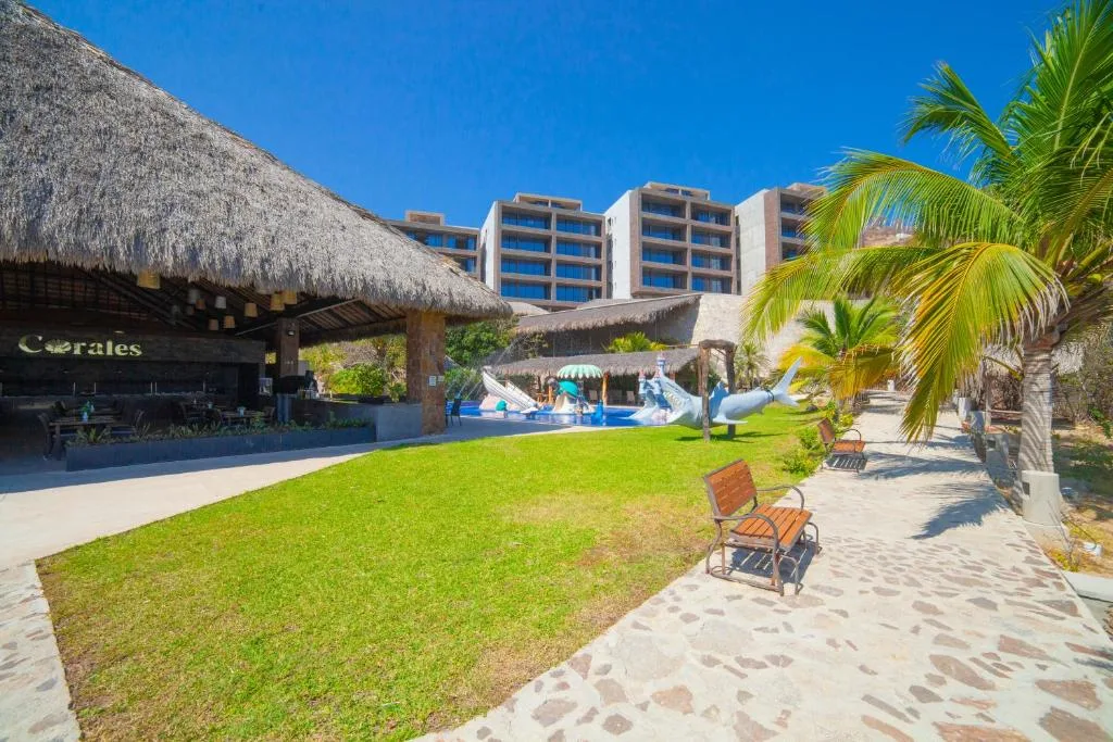 Coral Blue Huatulco: another view