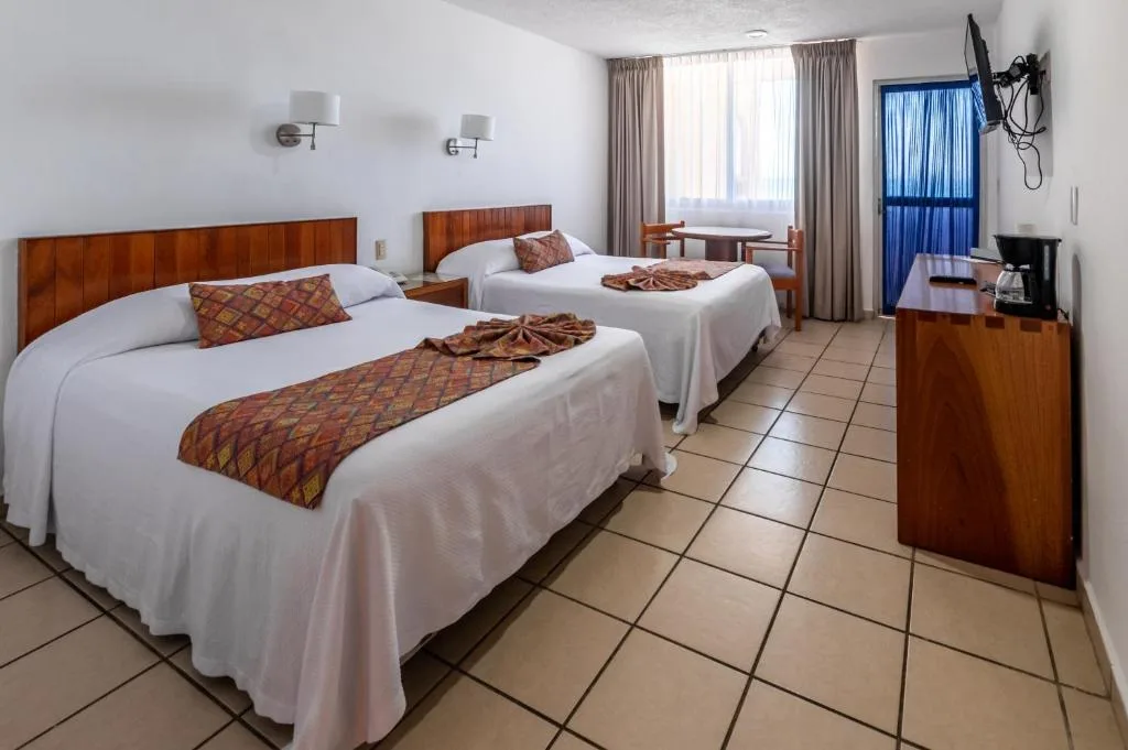 Costa de Oro Beach Hotel: another view