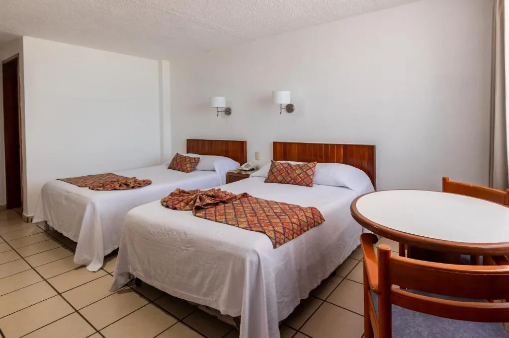 Costa de Oro Beach Hotel: another view
