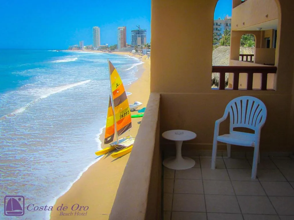 Costa de Oro Beach Hotel: another view