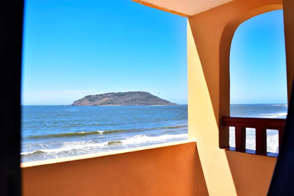 Costa de Oro Beach Hotel: another view