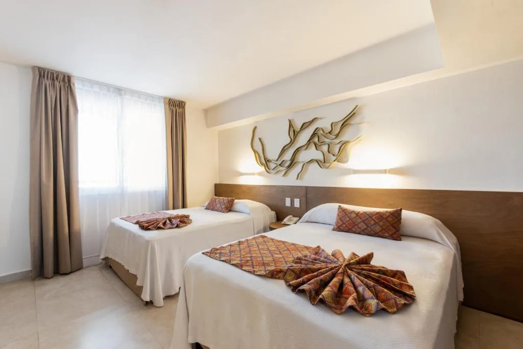 Costa de Oro Beach Hotel: another view