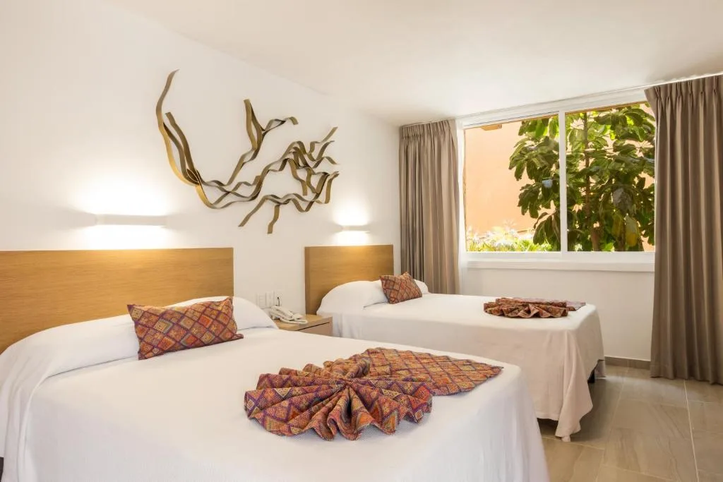 Costa de Oro Beach Hotel: another view