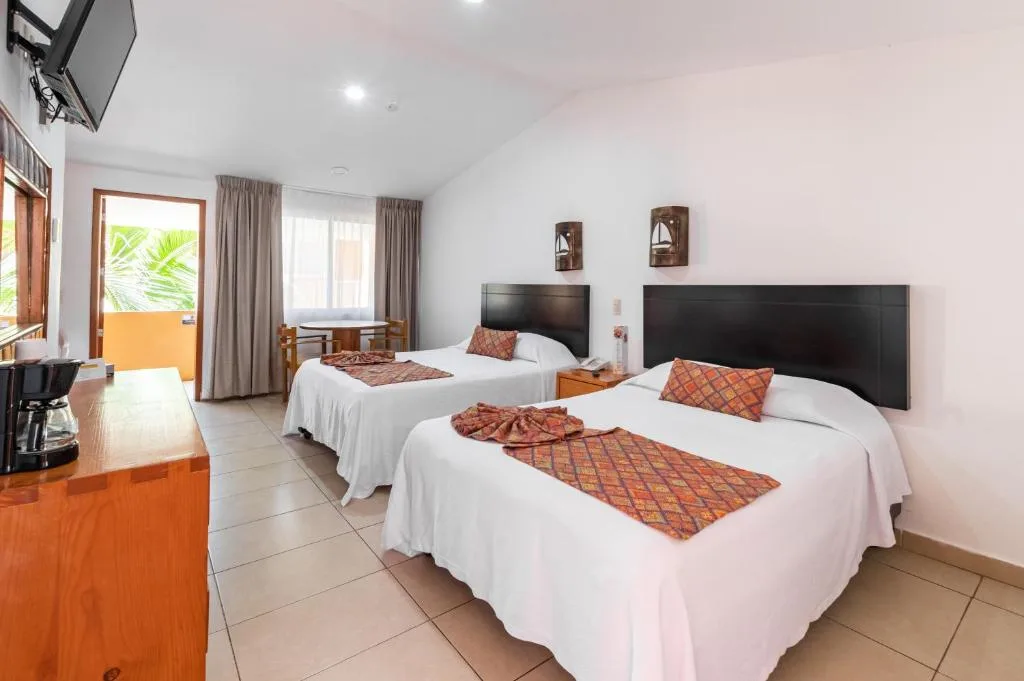 Costa de Oro Beach Hotel: another view