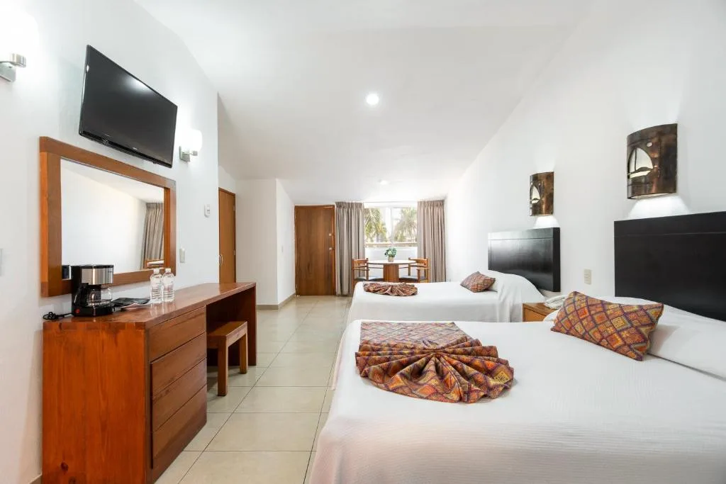 Costa de Oro Beach Hotel: another view