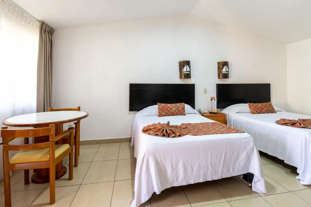 Costa de Oro Beach Hotel: another view