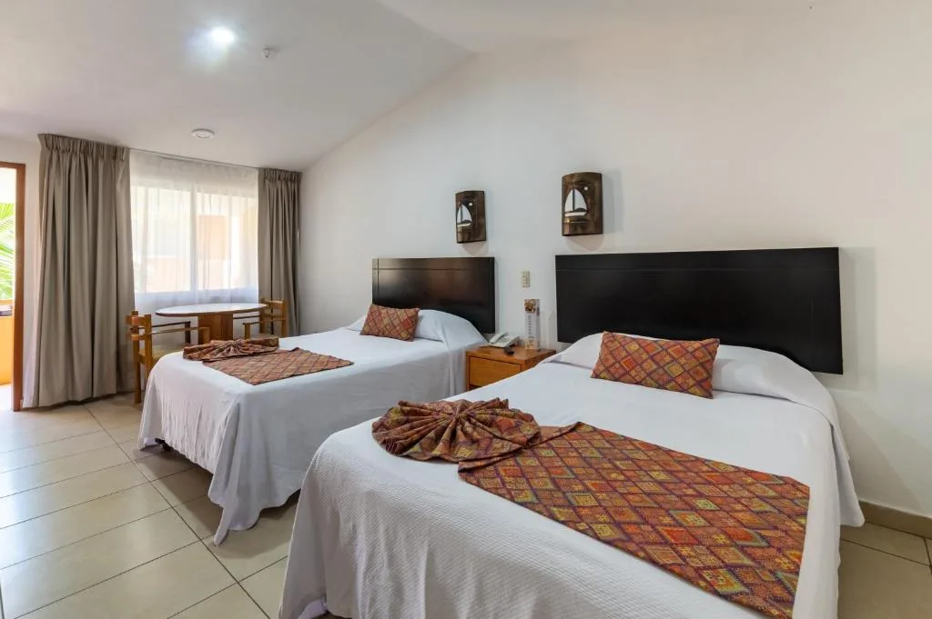 Costa de Oro Beach Hotel: another view