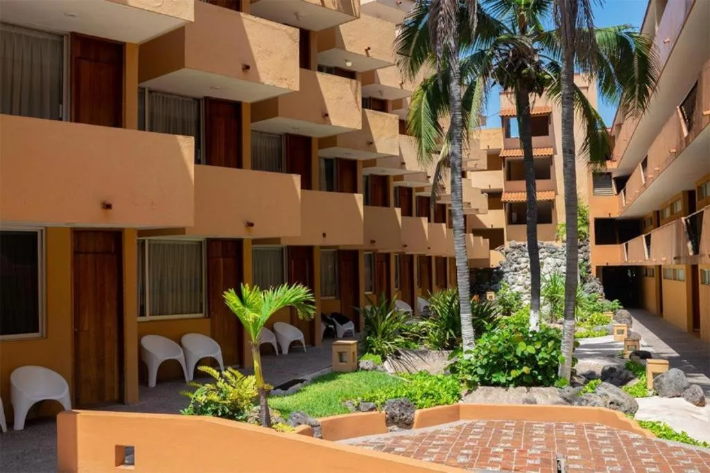 Costa de Oro Beach Hotel: another view