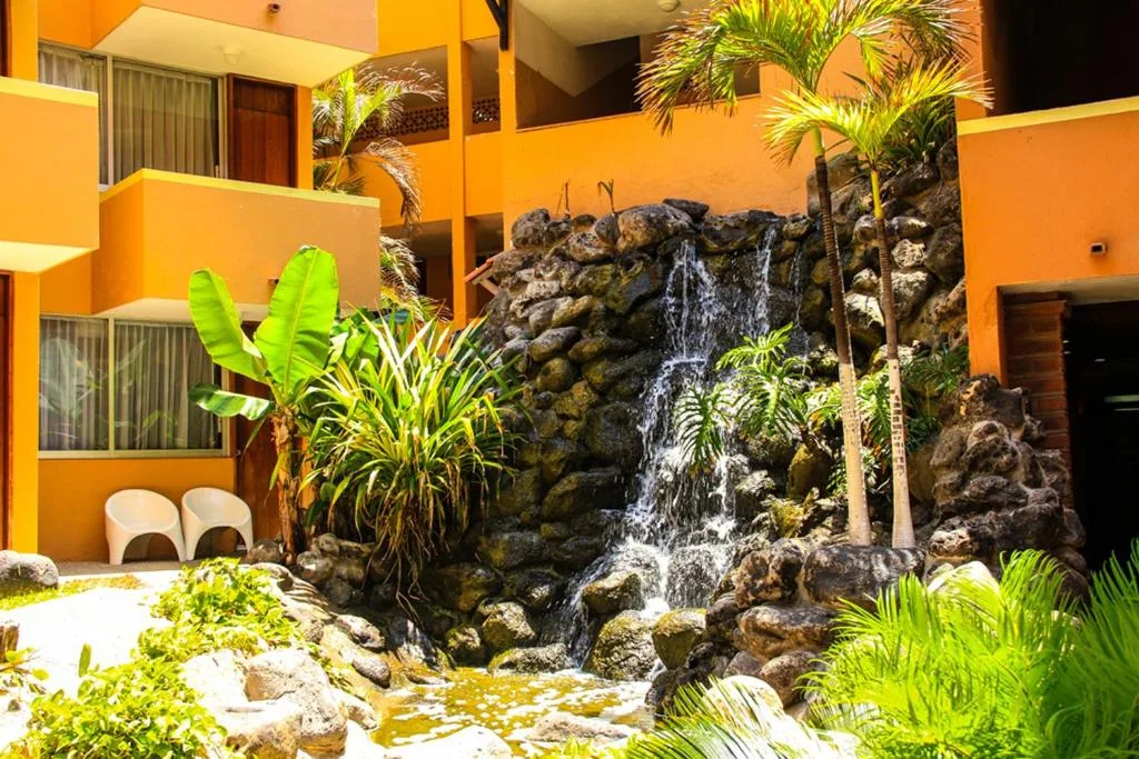 Costa de Oro Beach Hotel: another view