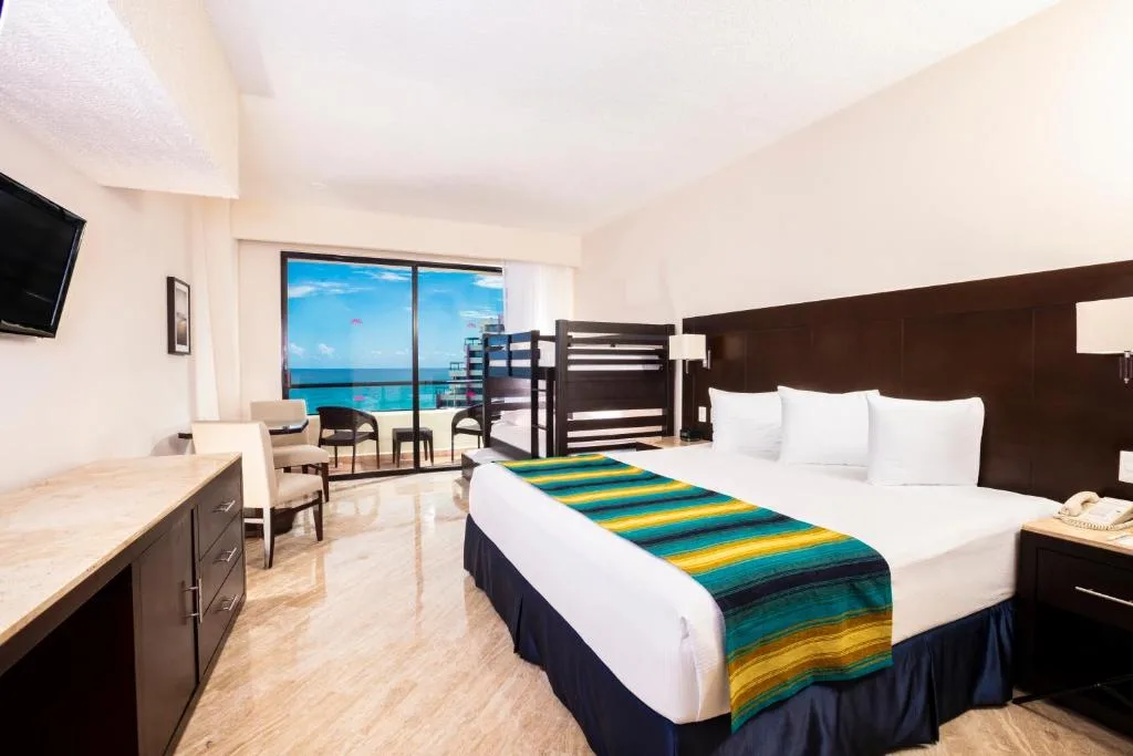Crown Paradise Club Cancun: another view