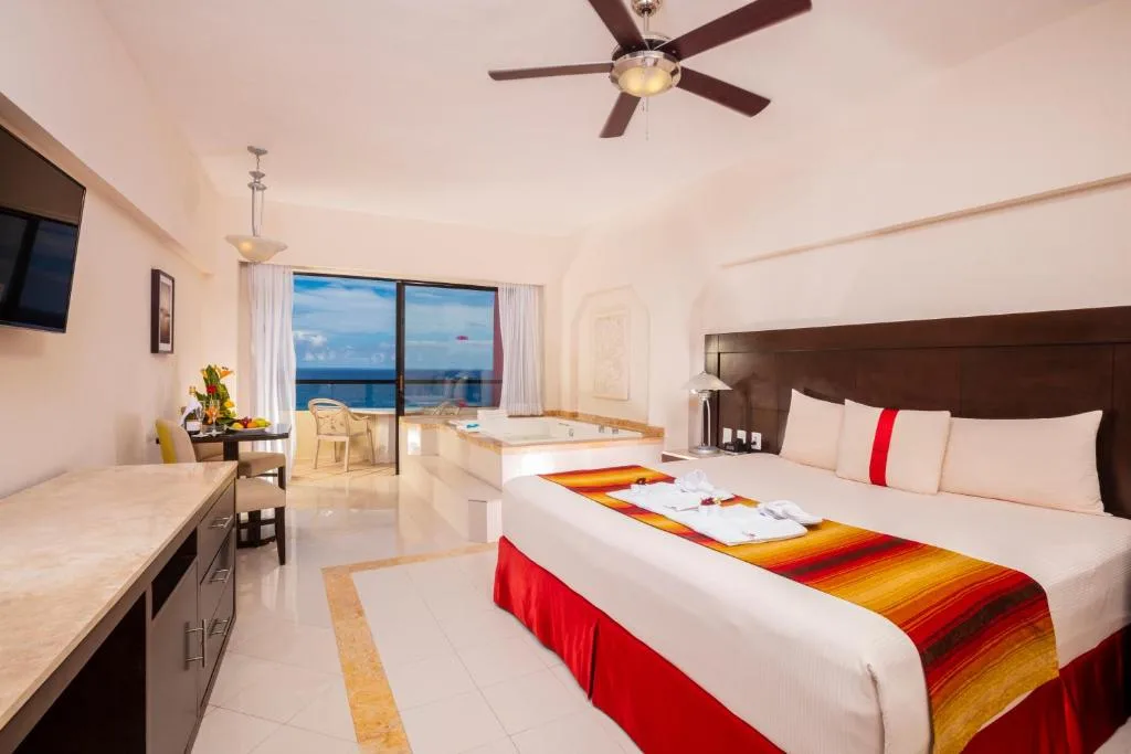 Crown Paradise Club Cancun: another view