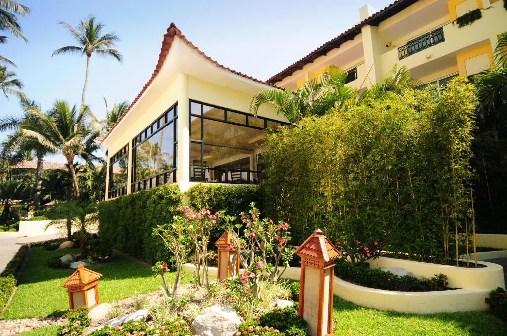Crown Paradise Club Puerto Vallarta: another view