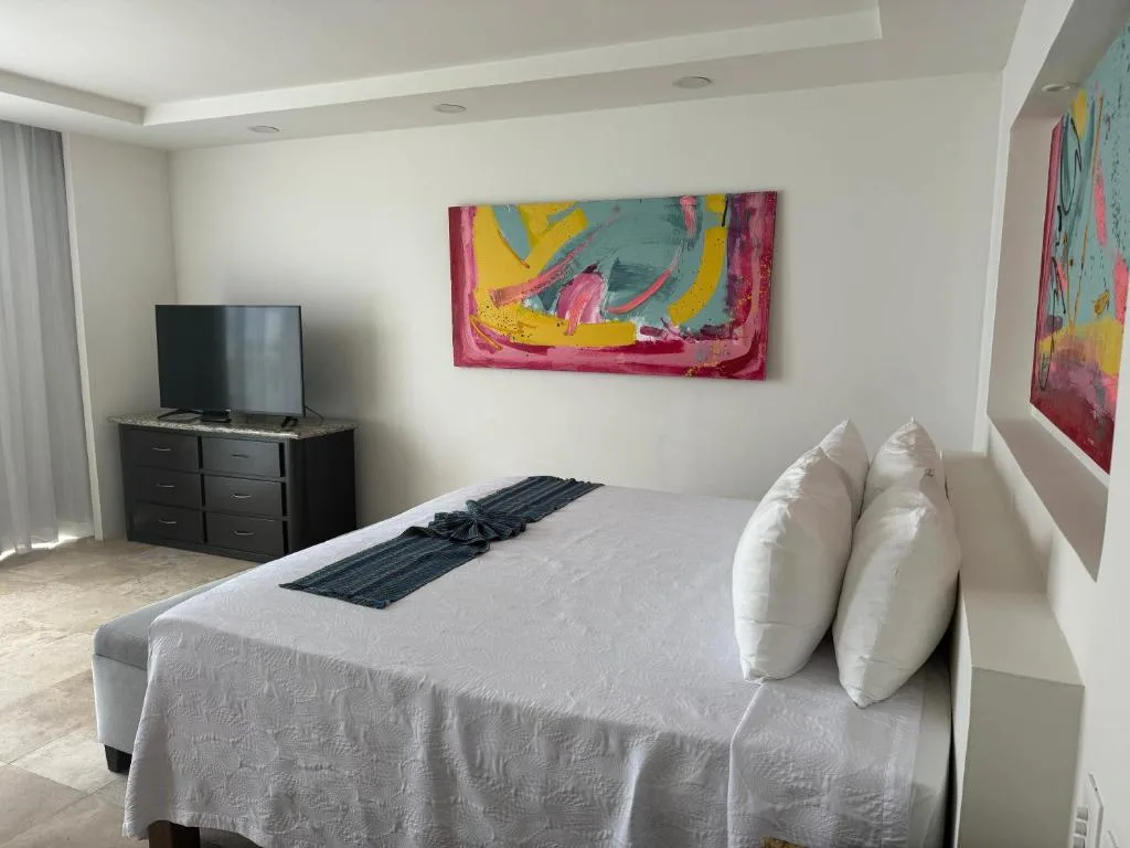 Delfin Beachfront Resort: another view
