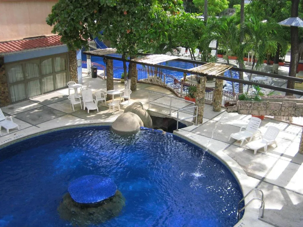Hotel Delfines Acapulco by NG Hoteles: another view