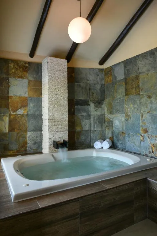 El Dorado Casitas Royale: another view