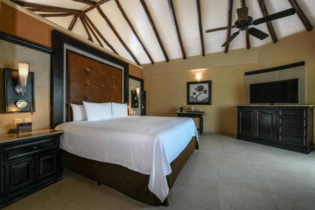 El Dorado Casitas Royale: another view