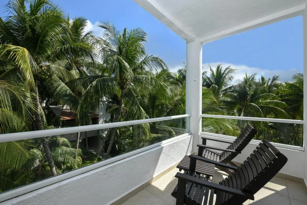 El Dorado Seaside Palms: another view