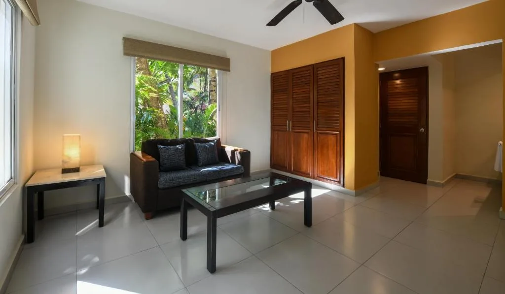 El Dorado Seaside Palms: another view