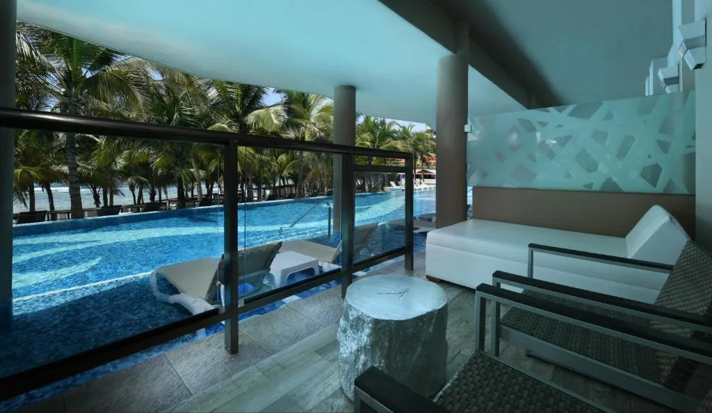 El Dorado Seaside Suites Oceanfront: another view