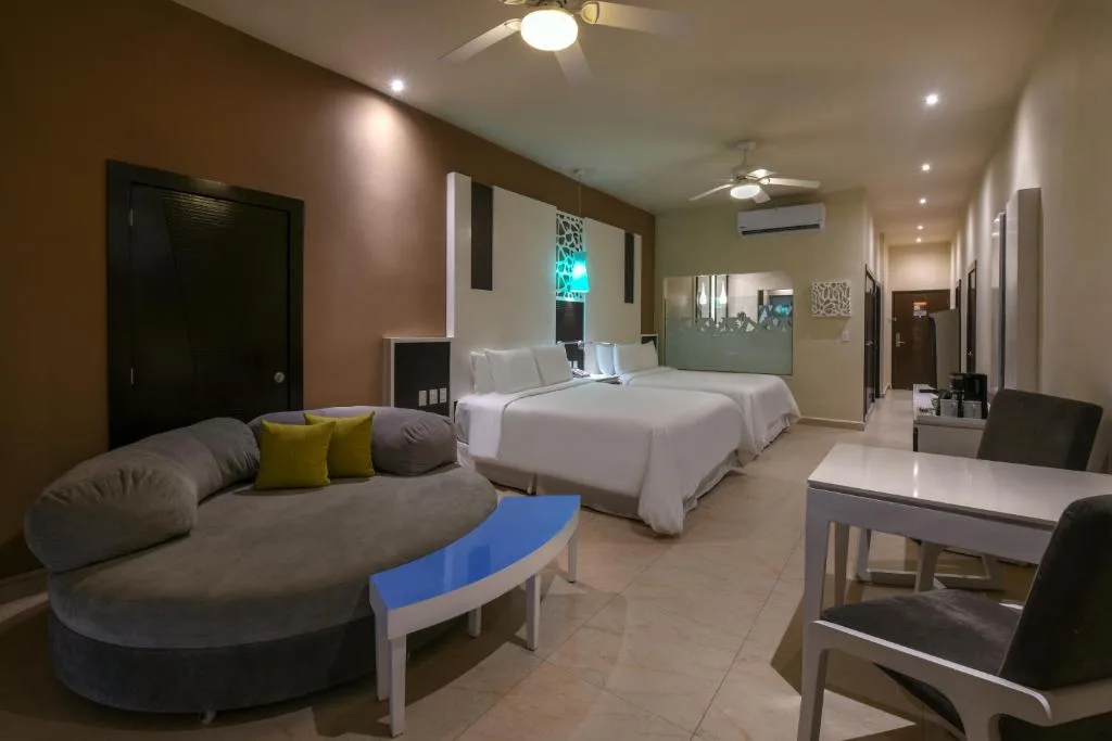 El Dorado Seaside Suites Oceanfront: another view