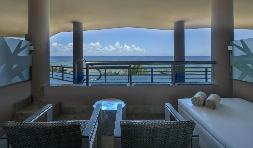 El Dorado Seaside Suites Oceanfront: another view