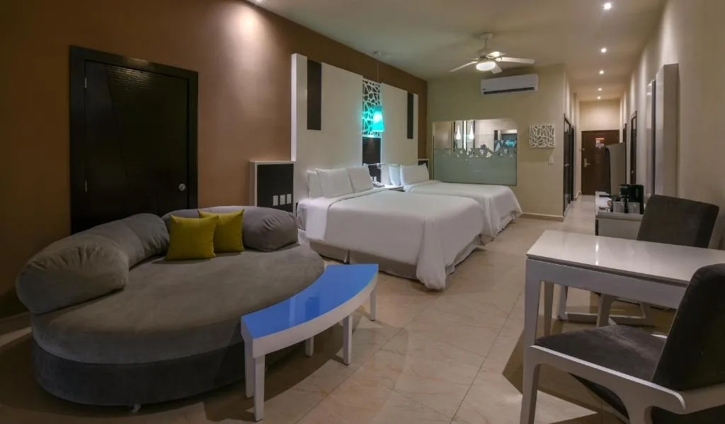 El Dorado Seaside Suites Oceanfront: another view