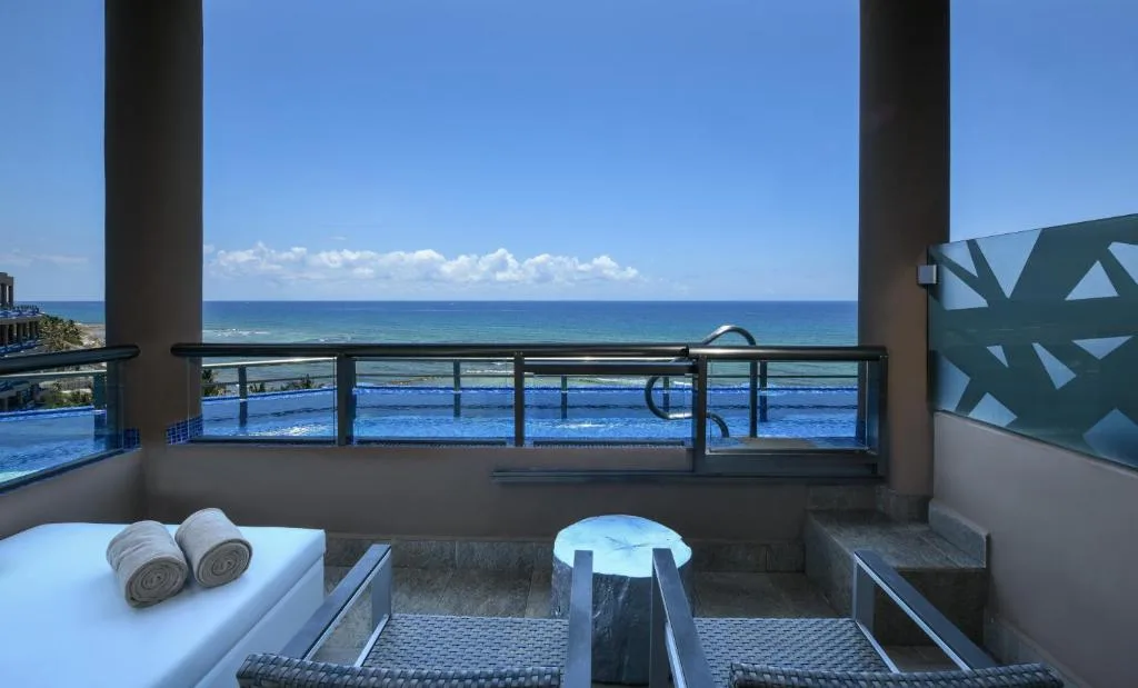 El Dorado Seaside Suites Oceanfront: another view