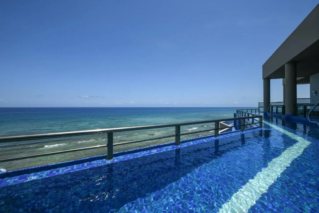 El Dorado Seaside Suites Oceanfront: another view