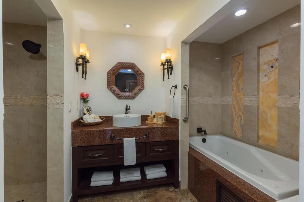 El Encanto All Inclusive Resort: another view