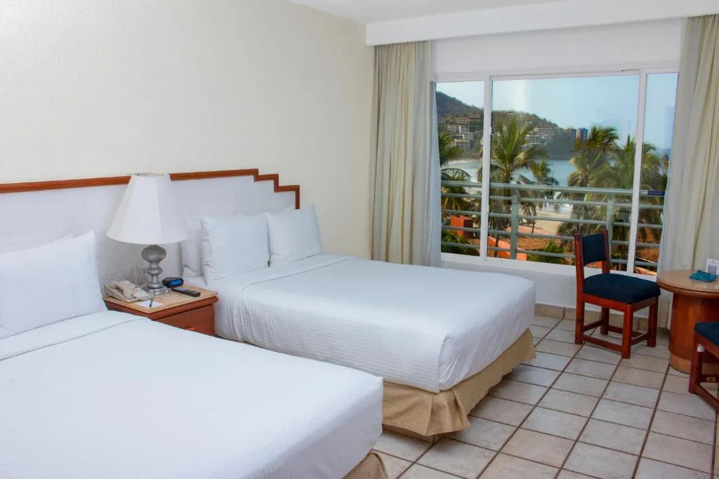 Emporio Ixtapa: another view