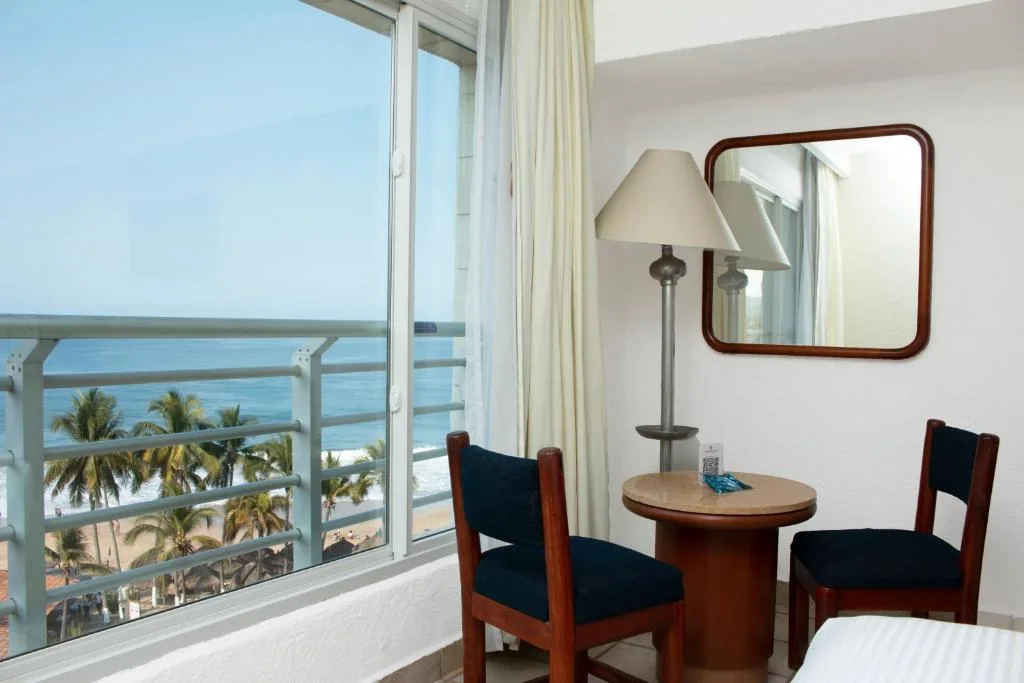 Emporio Ixtapa: another view