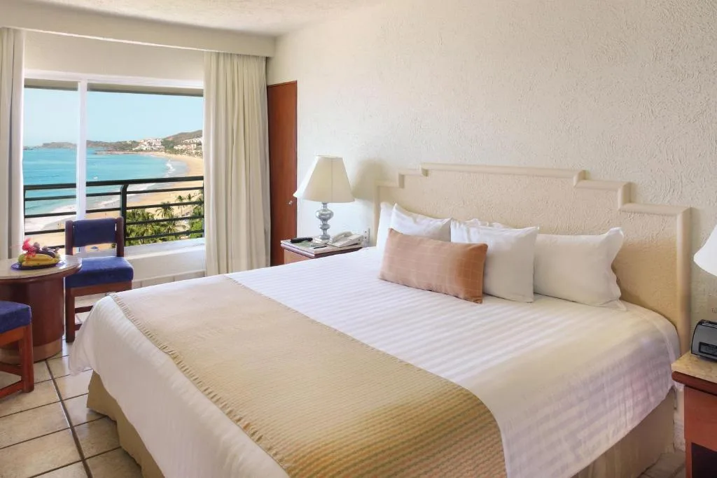 Emporio Ixtapa: another view