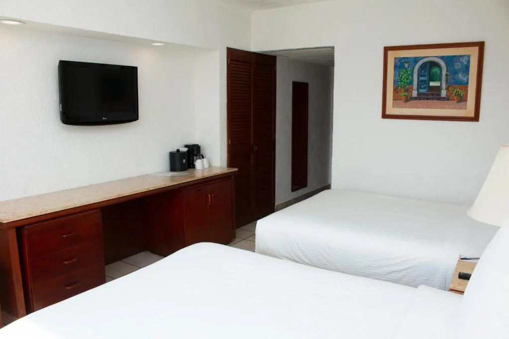 Emporio Ixtapa: another view